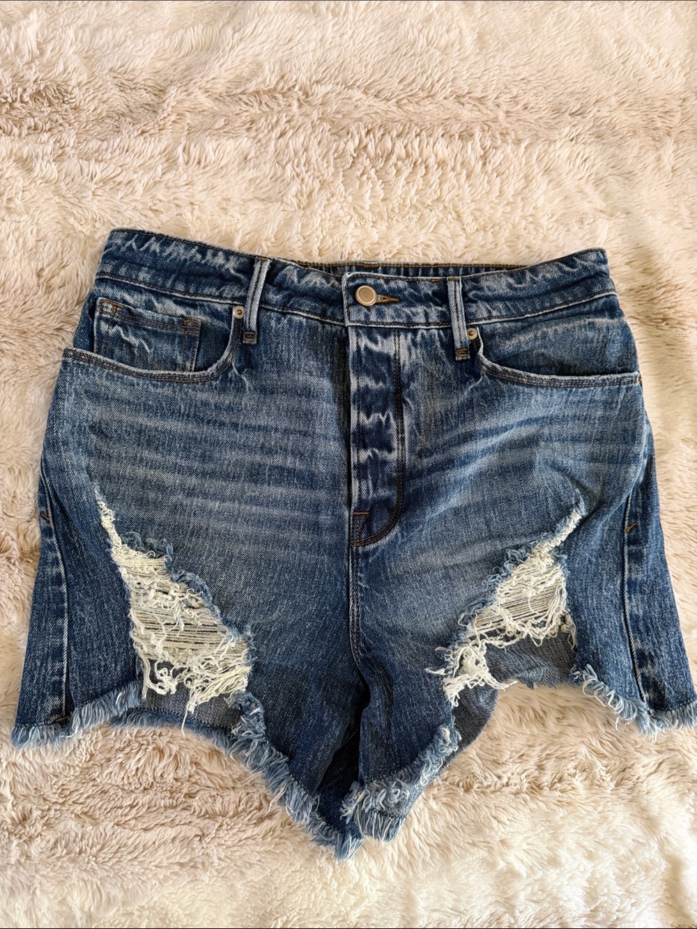 GOOD AMERICAN 90s style distressed Denim Shorts - Blue